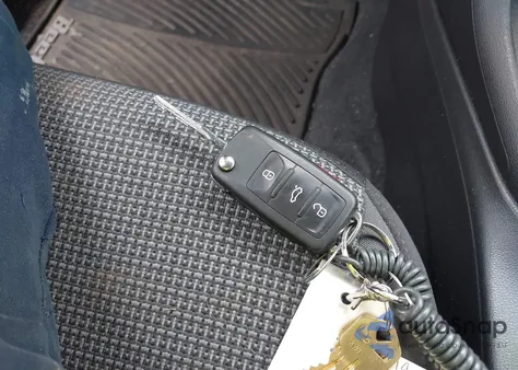 2019 Volkswagen Beetle 2.0T Final Edition Se/2.0T Final Edition Sel/2.0T S из США, поврежденный, VIN 3VWFD7AT0KM720833